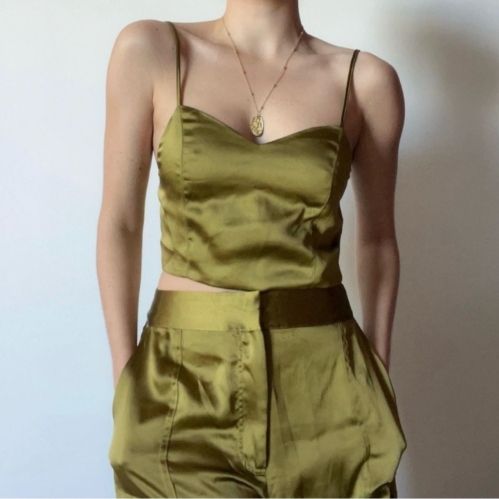 ☀️ NWT House of Harlow 1960 Satin Crop Top